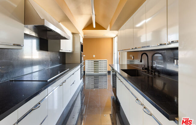 2 beds, 4.5 baths, 2,130 sqft, $8,500, Unit 1209