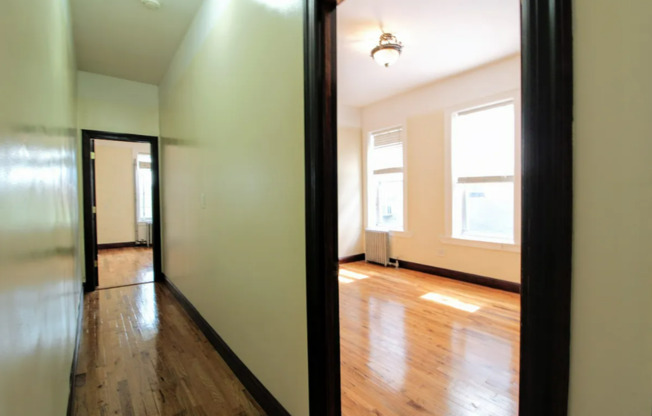 3 beds, 1 bath, $4,200, Unit 4