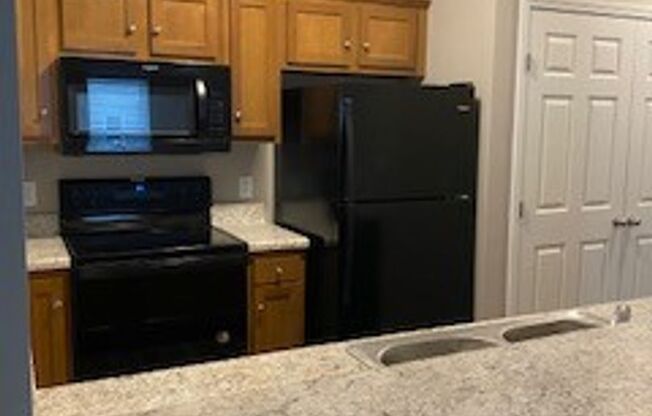 2 beds, 2 baths, 900 sqft, $999, Unit 872 Lynnwood Way Unit 423