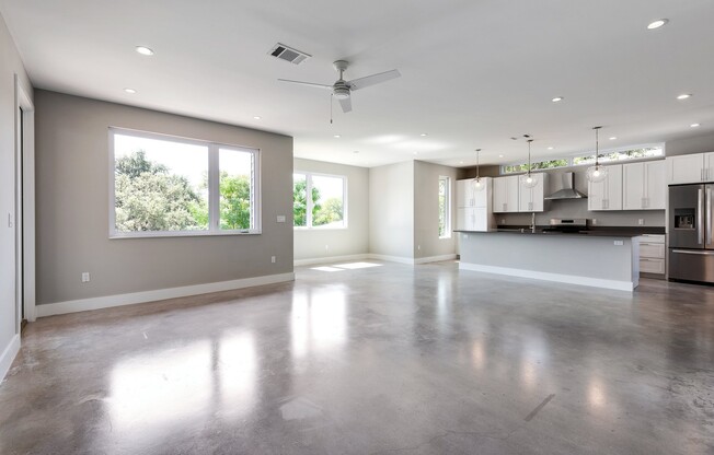 UT PRE-LEASE: 2018 Construction - 6 BR / 5 BA North Campus - Walk to UT - Designer Finishes - Chef's Kitchen