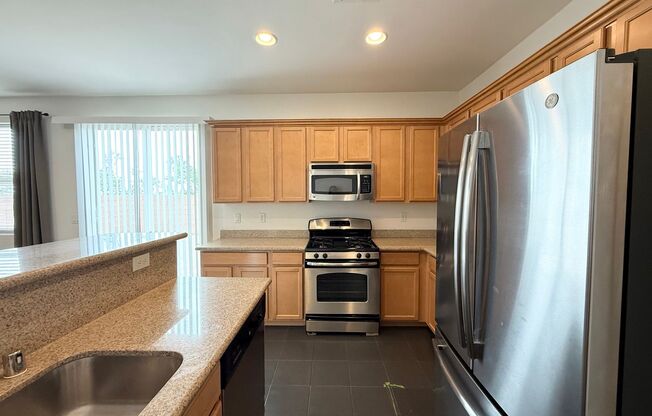 3/BD 2.5/BA Beautiful Home with Loft, Mountain Views & Backyard Oasis