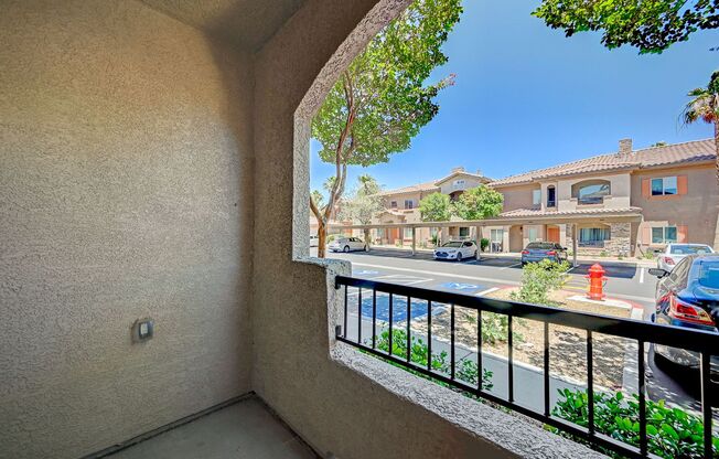 3 beds, 2 baths, $1,650, Unit # 136
