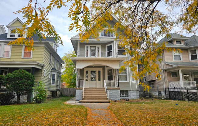 121 N MENARD AVE