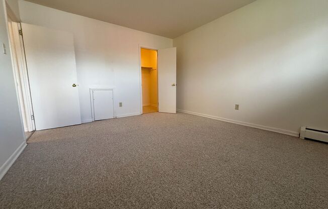 2 beds, 1 bath, 874 sqft, $1,445, Unit Q-14