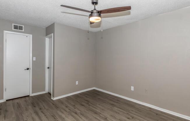 2 beds, 2 baths, 905 sqft, $1,405