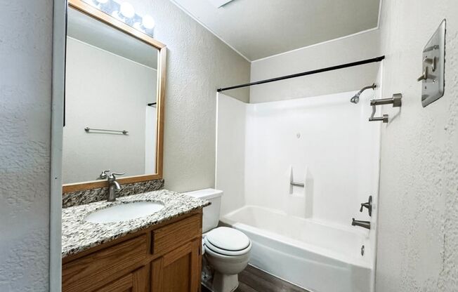 2 beds, 2 baths, $1,100, Unit APARTMENT 90