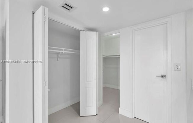 2 beds, 2 baths, 1,357 sqft, $4,000, Unit 100 Bayview Dr # 508