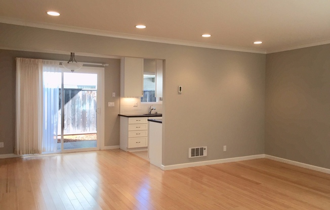 2 beds, 1.5 baths, 1,000 sqft, $3,195, Unit 52