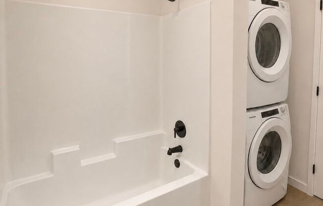 1 bed, 1 bath, 751 sqft, $1,525, Unit 124