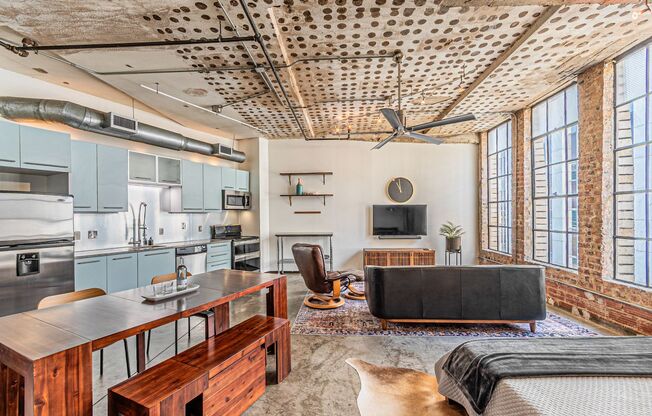Modern Studio Loft in Downtown Dallas – Water & Internet Included in the Rent ($500 Off First Month's Rent)
