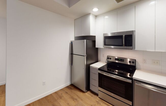 Studio, 1 bath, 545 sqft, $2,065.19, Unit 421