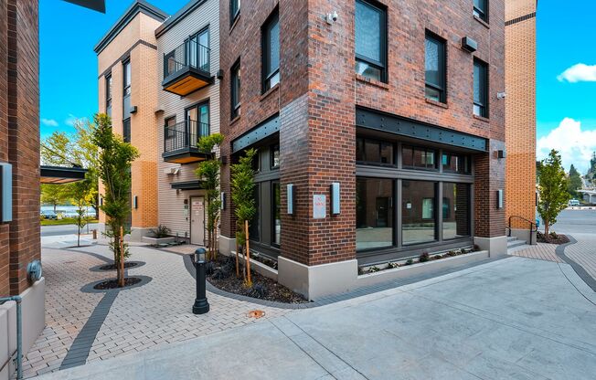 Studio, 1 bath, 327 sqft, $1,550, Unit 430 Simmons #304