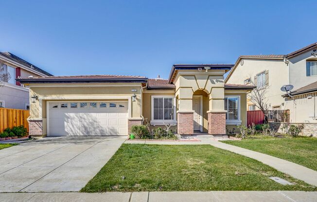Spacious 3 Bedroom, 2 Bathroom Home with Den/Office Available 7/1/25