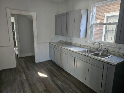 735 WOODLAND AVE