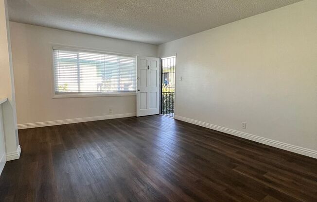 2 beds, 1 bath, 900 sqft, $2,200, Unit 04