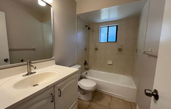 3 beds, 2 baths, $2,000, Unit UNIT A