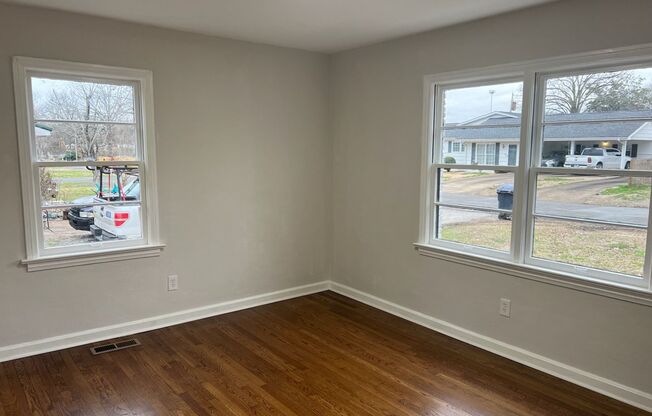Newly renovated 3bed 1bath for rent!