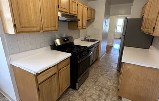 2 beds, 1 bath, $3,100, Unit 6