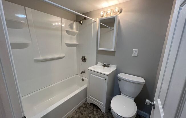 2 beds, 1 bath, $1,450, Unit A16