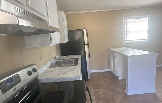 1 bed, 1 bath, $950, Unit 8