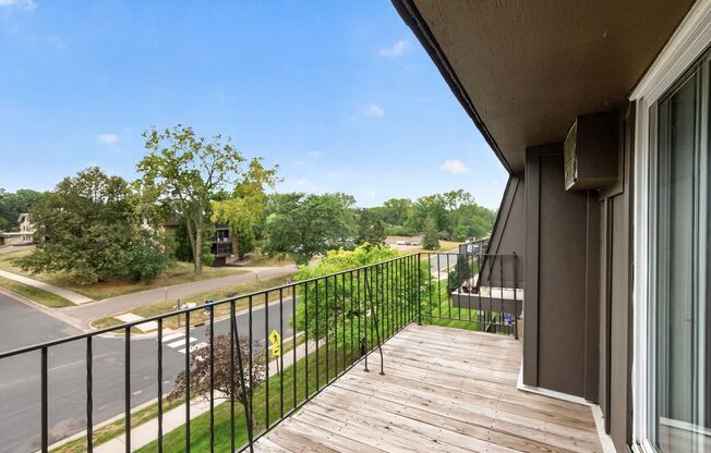 2 beds, 1.5 baths, 1,050 sqft, $1,659, Unit 1301