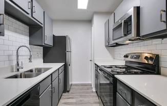 2 beds, 1 bath, 832 sqft, $1,639, Unit 2066