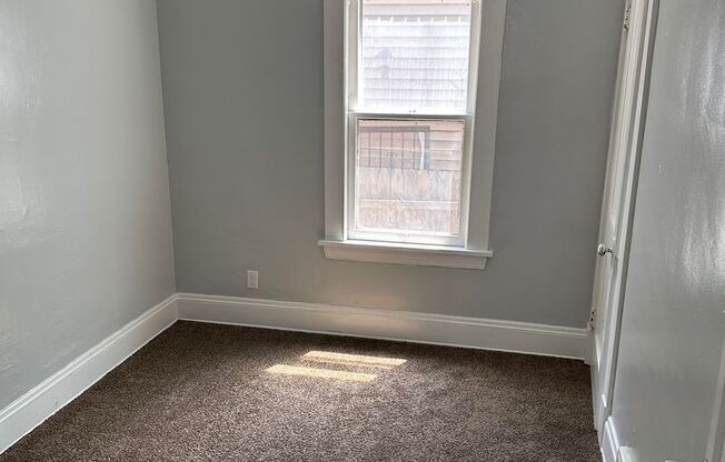 2 beds, 1 bath, $1,295