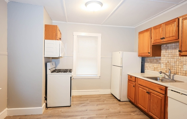 3 beds, 1 bath, 1,200 sqft, $3,200, Unit 2