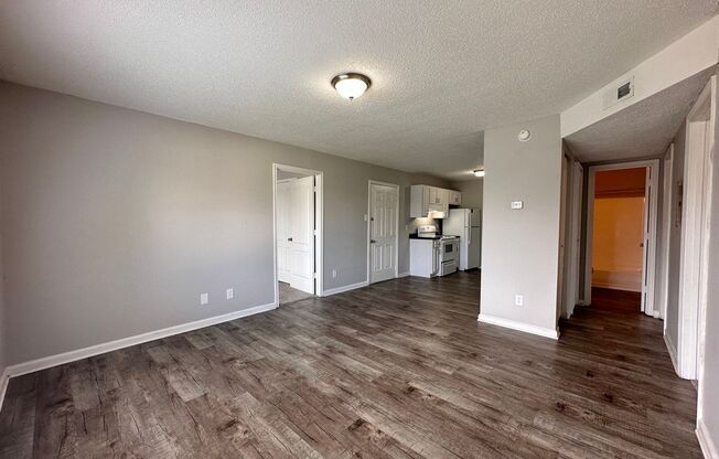 3 beds, 1 bath, 820 sqft, $1,395, Unit 289w