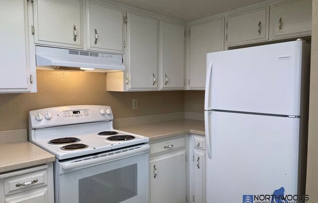 2 beds, 1.5 baths, $1,300, Unit Unit B