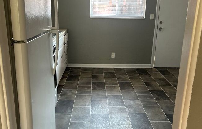 2 beds, 1 bath, 750 sqft, $1,070, Unit B05 1040 16