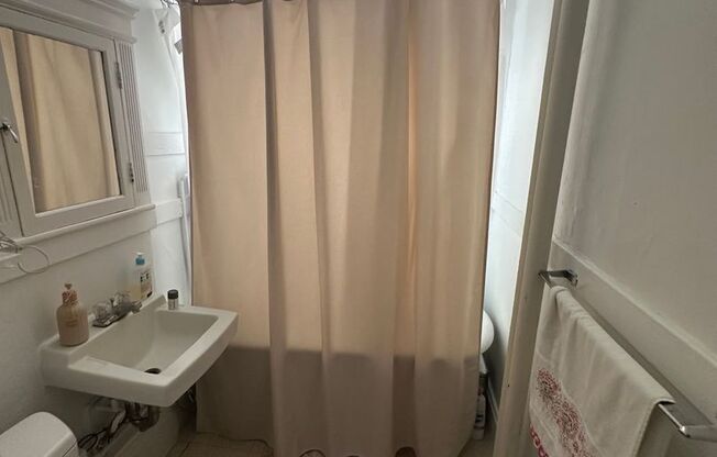 1 bed, 1 bath, 559 sqft, $2,185, Unit 103 Summer #403