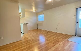 1215 W Chimes