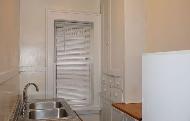 Studio, 1 bath, 330 sqft, $725, Unit 106