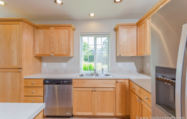 3 beds, 2.5 baths, $2,550