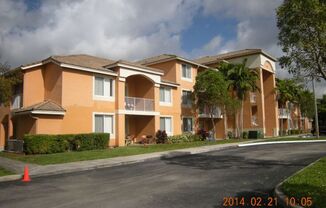 Georgeous College Town 2/2 split floorplan
