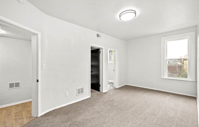 1 bed, 1 bath, 800 sqft, $1,049, Unit 5554 Avondale Pl Unit #4