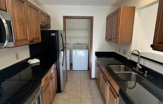 2 beds, 1 bath, 950 sqft, $1,780, Unit 7618RA
