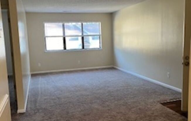 2 beds, 1 bath, 940 sqft, $1,100, Unit 184L