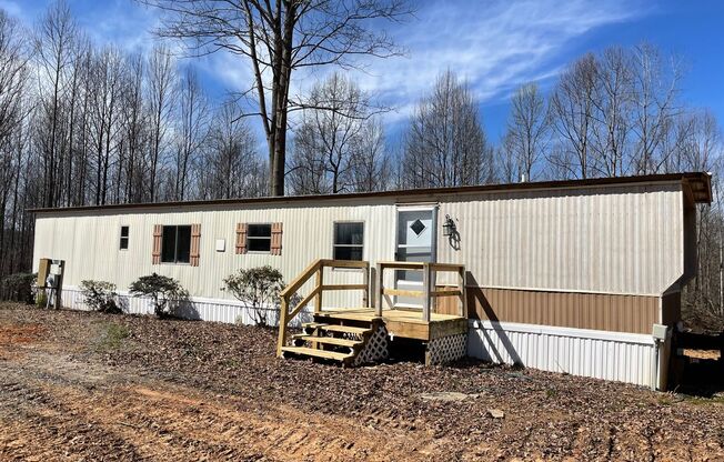 3 Bed, 1.5 Bath mobile home located in Star!! $900 month, $900 deposit!