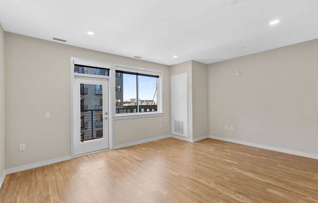 Studio, 1 bath, 548 sqft, $1,910, Unit 706
