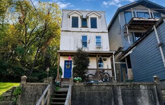 76 Holt Street