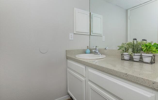 1 bed, 1 bath, 715 sqft, $745