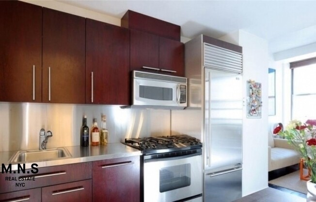 Studio, 1 bath, $3,200, Unit 5-J