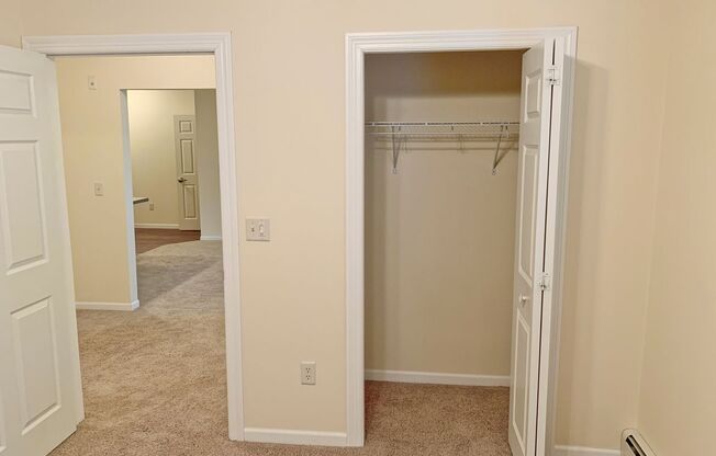 2 beds, 1 bath, 974 sqft, $1,175, Unit 705-123
