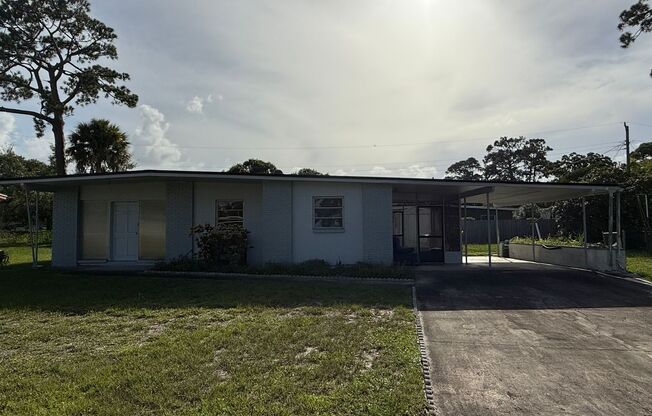 3 bed 2 bath house with 1200 sf. end of circle and walk to river