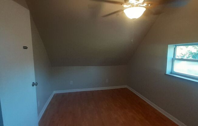 3 beds, 1 bath, $1,595