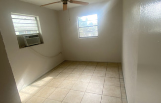 2 beds, 1 bath, $1,800, Unit 102