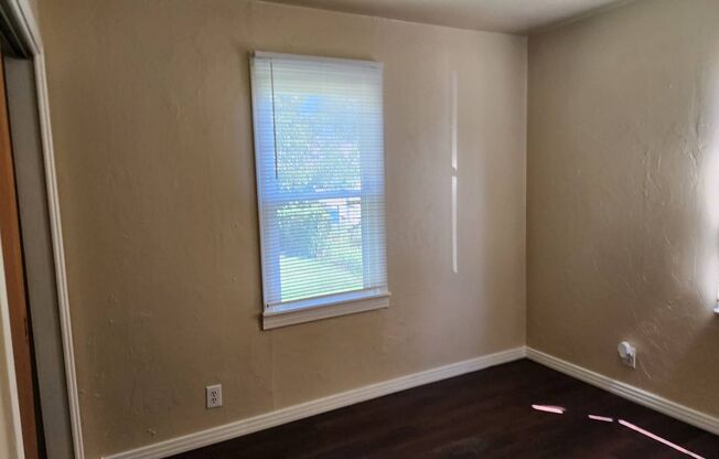 2 beds, 1 bath, $950