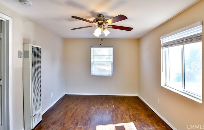 1829 1/2 E 63 ST